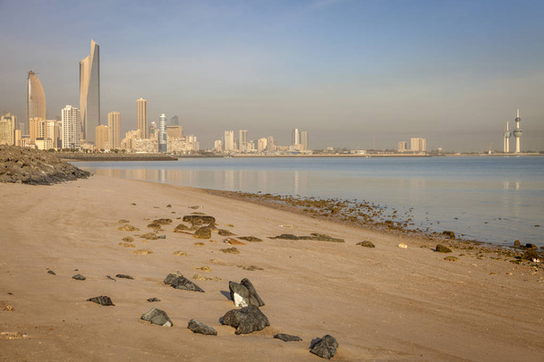 Panorama of Kuwait City rannalta
 - Valokuva, kuva