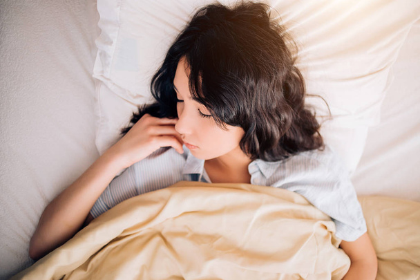 Young beautiful woman sleeping in bed, relaxing in the morning - Fotoğraf, Görsel