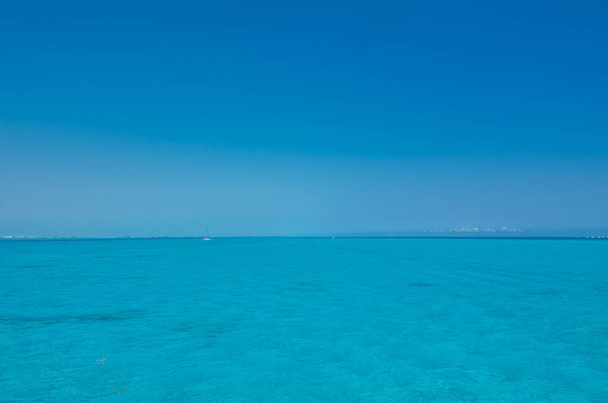 vue panoramique sur la mer des Caraïbes depuis un bateau
 - Photo, image
