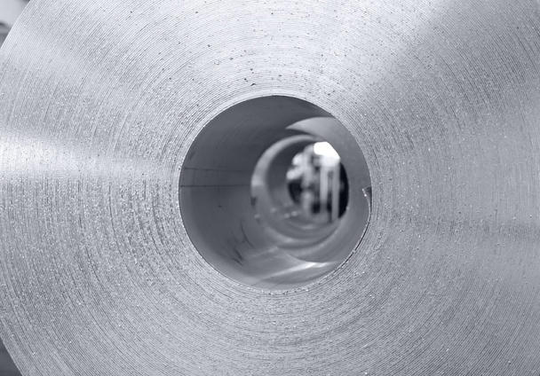 struttura in alluminio in una bobina
 - Foto, immagini