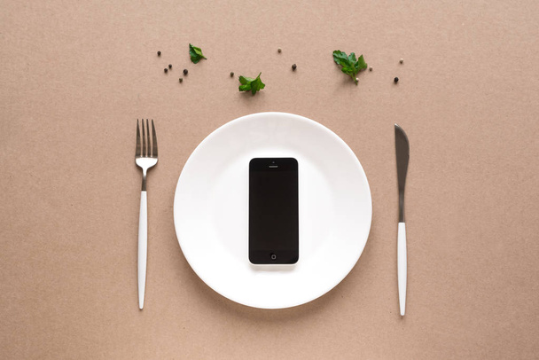 Smartphone on plate - Foto, afbeelding