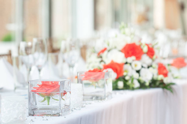 Bruiloft receptie tafels voor bruiloft ontbijt - Foto, afbeelding