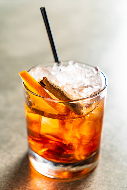 tasty alcoholic old fashioned cocktail in the bar - Φωτογραφία, εικόνα