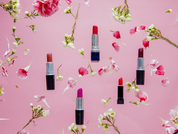 Rouge à lèvres couleur et fleurs de camélaucium
 - Photo, image