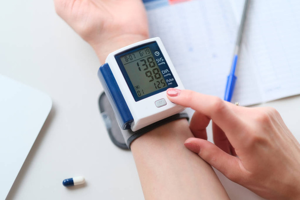 Hypertension. Patient measuring blood pressure. - Foto, afbeelding