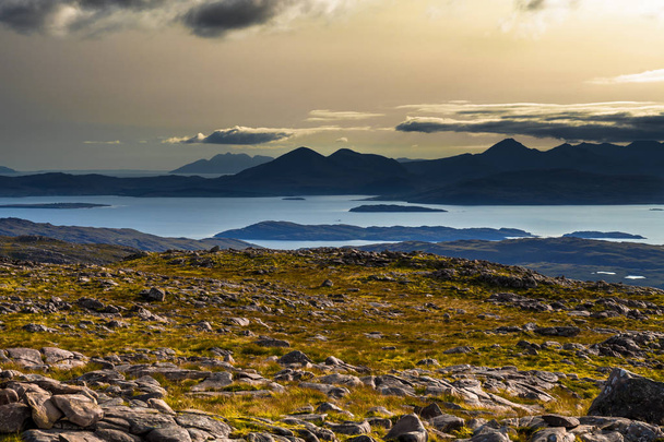 View From Applecross Pass To Scenic Landscape And The Isle Of Skye In Scotland - Foto, Bild