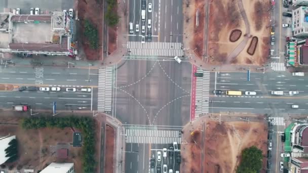 Légi nézet A crosswalks zoom out - Felvétel, videó