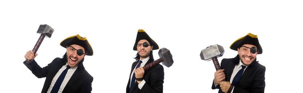 Hombre de negocios pirata con martillo aislado en blanco
 - Foto, Imagen