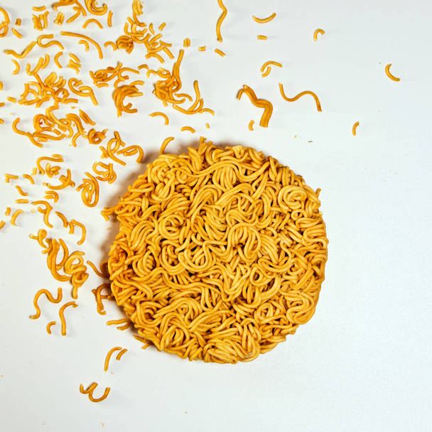 Στιγμιαίο noodle σε σχήμα κύκλου - Φωτογραφία, εικόνα