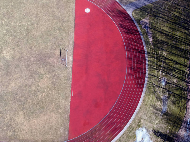 leerer Fußballplatz und Tor im Stadion, Luftaufnahme - Foto, Bild