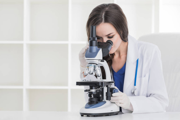 Young scientist with microscope - Fotoğraf, Görsel
