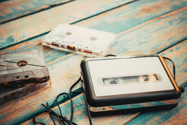 Vintage cassettespeler en audio cassatte. Retro mode - Foto, afbeelding