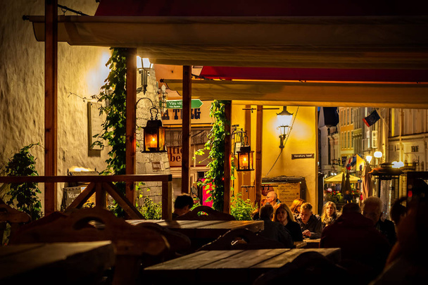 Evening in the restaurant. - Fotoğraf, Görsel