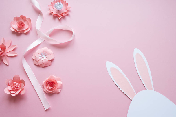 Happy easter. Easter egg made of paper on pink background. - 写真・画像
