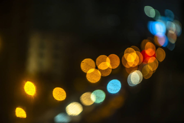 Abstact Unschärfe Bokeh des abendlichen Staus auf der Straße in der Stadt., Nachtszene., unscharfe Bilder nicht fokussieren - Foto, Bild
