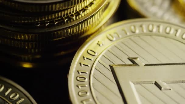 Drehschuss von Bitcoins digitale Kryptowährung - Bitcoin litecoin - Filmmaterial, Video