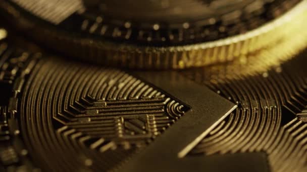 Drehschuss von Bitcoins digitale Kryptowährung - Bitcoin Monero - Filmmaterial, Video