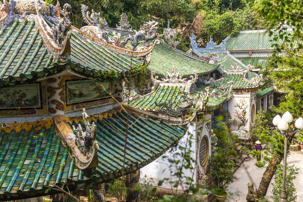 DA NANG, VIETNAM - 04 ЯНВАРЯ 2019: буддийская пагода, храм в Мраморных горах, Да Нанг Вьетнам
 - Фото, изображение