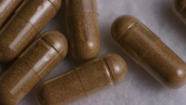 Roterende Stock Footage shot van vitaminen en pillen - Video