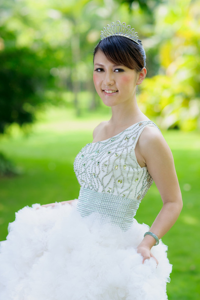 Chinese bride with wedding dress - Фото, изображение