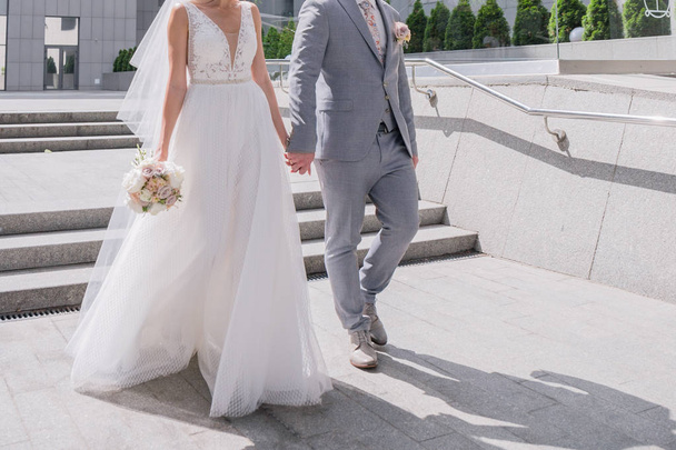 bride and groom on the big staircase - Фото, зображення