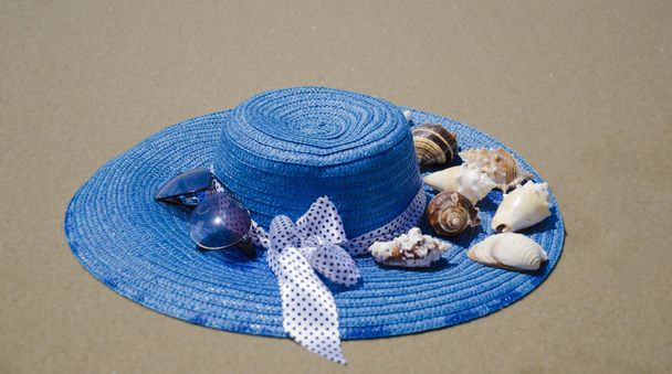 bir kum üzerine şapka - Fotoğraf, Görsel
