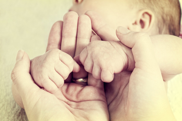 赤ちゃんの拳 - 写真・画像