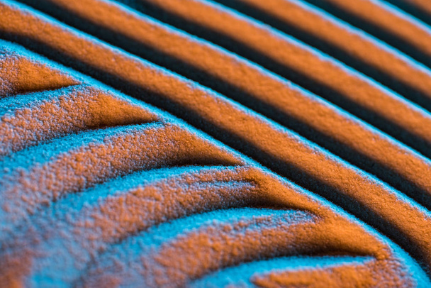 close up view of textured sand background with lines and color filter - Foto, imagen