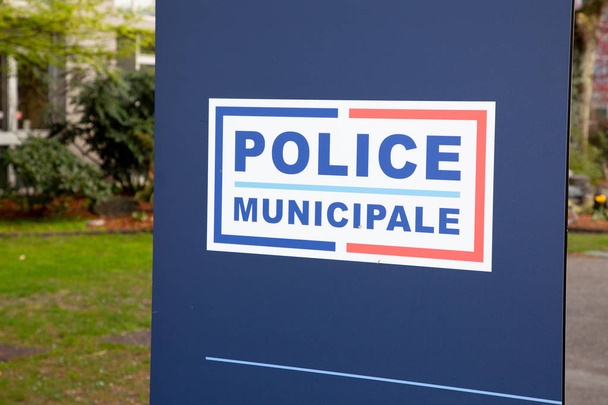 Schilderstraße der Polizei municipale bedeutet auf französisch Stadtpolizei in Frankreich unter der Autorität des Bürgermeisters - Foto, Bild