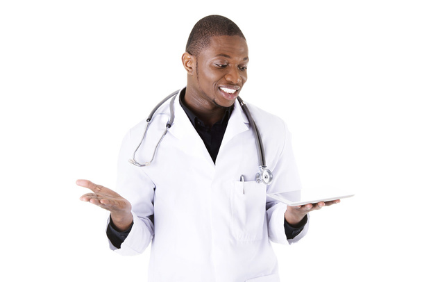lachende arts met behulp van een tablet pc - Foto, afbeelding