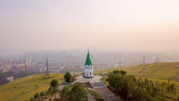 Piatnicka Pyatnitsa kaplicy. symbolem Krasnojarsk i jedną z głównych atrakcji miasta, od Dron  - Zdjęcie, obraz