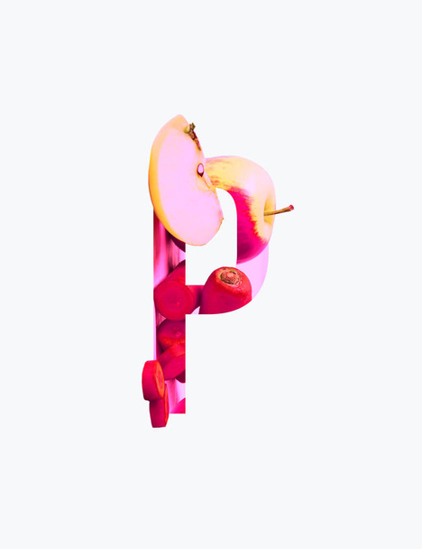 Cirill betűs, fényes, színes alma és szeletelt sárgarépa fehér izolált - Fotó, kép