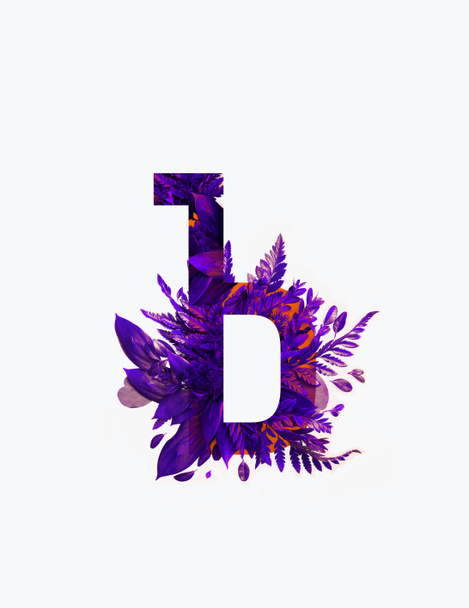 Кириллица письмо с фиолетовыми листьями папоротника изолированы на белом
 - Фото, изображение