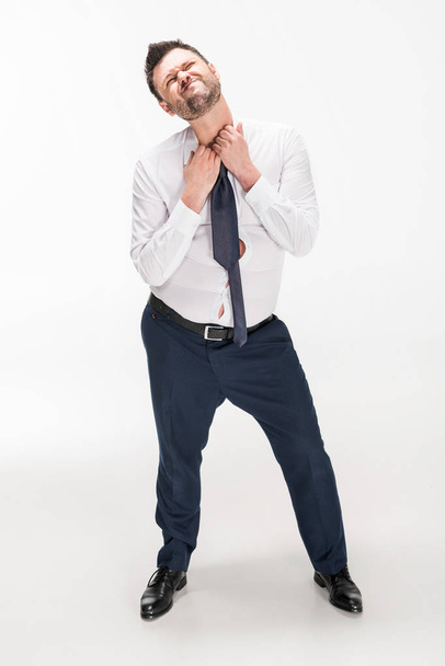 túlsúlyos férfi feszes formális viselet beállítása nyakkendő fehér - Fotó, kép