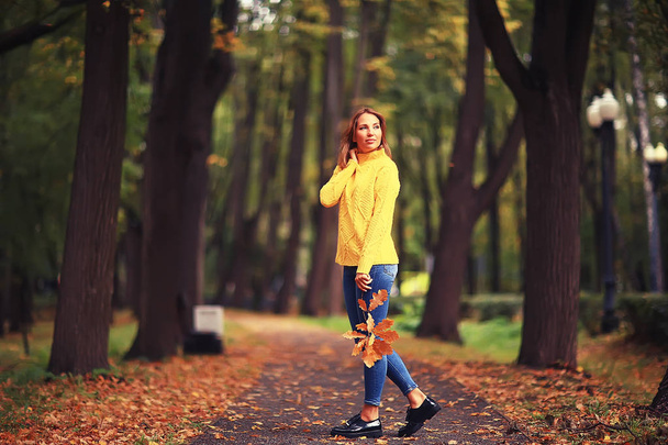 leaf fall autumn / fallen yellow leaves in the hands of a single girl walking in the park, concept autumn melancholy mood - Foto, immagini