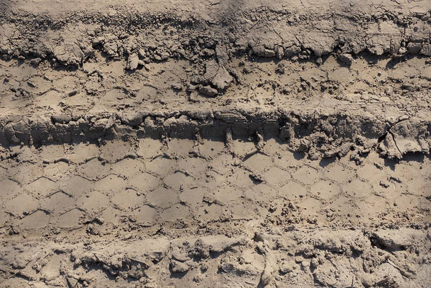 fondo marrón natural de una tierra seca con grietas en la calle
 - Foto, Imagen