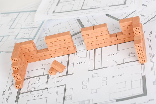 Construção de casa modelo com tijolo em planta
 - Foto, Imagem