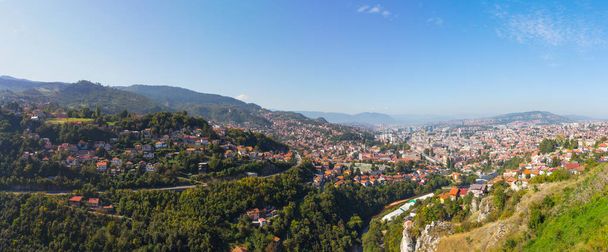 Vista dal punto più alto di Sarajevo al mattino. Bosnia-Erzegovina
 - Foto, immagini