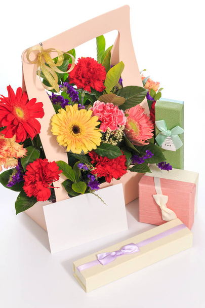 Krásné květiny a vynikající dary - Fotografie, Obrázek