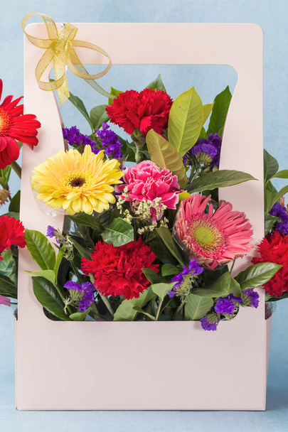 Красиві квіти і вишукані подарунки
 - Фото, зображення