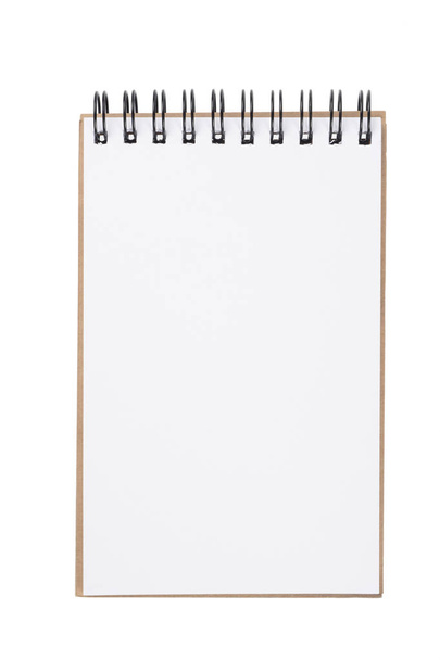 Un cuaderno vacío sobre fondo blanco
 - Foto, Imagen