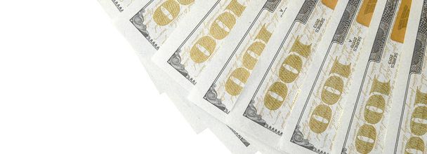 Un confine di denaro americano isolato su bianco con spazio di copia. Confine monetario di banconote da cento dollari
 - Foto, immagini