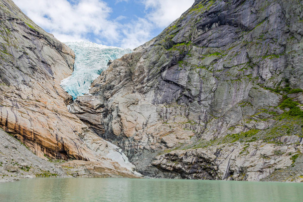 Schmelzen des Briksdal-Gletschers in Norwegen, Nahaufnahme - Foto, Bild