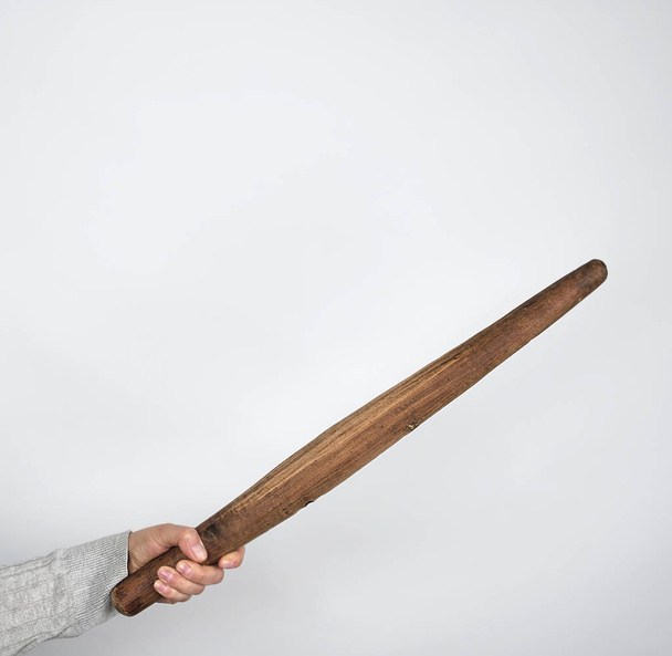 hand holding a wooden rolling pin  - Foto, Imagen