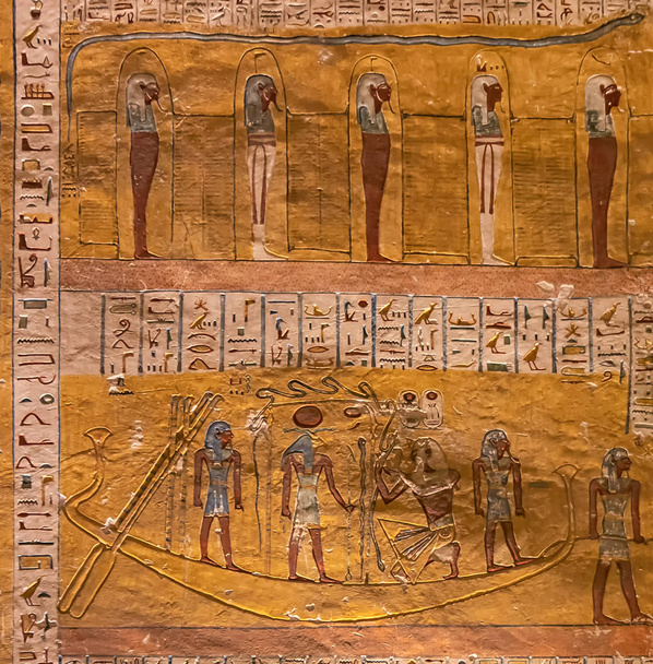 Ιερογλυφικά σε τοίχο στην Κοιλάδα των Βασιλέων στο Λούξορ της Αιγύπτου - Φωτογραφία, εικόνα