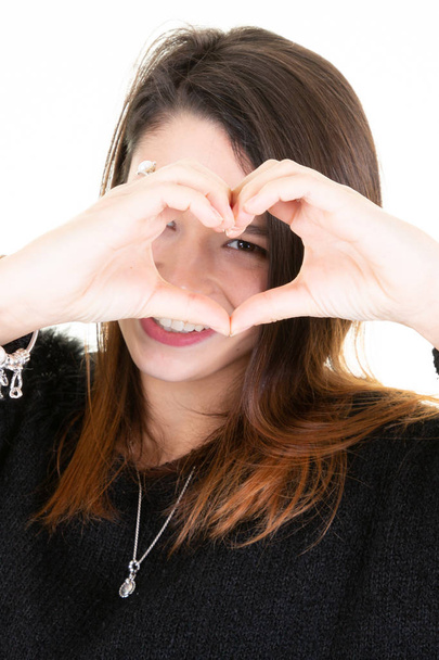 Teenager girl on isolated white background making heart symbol by hands - Foto, Bild