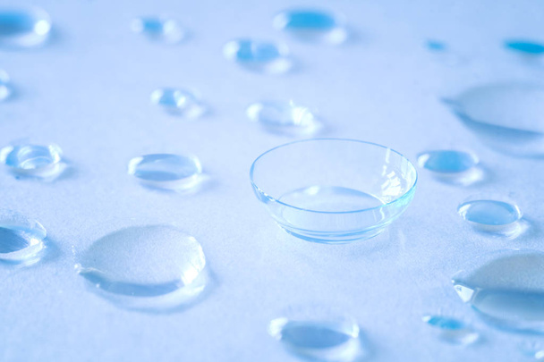 Contact lenses and water droplets, ultra-wetting and comfortable wearing of contact lenses - Zdjęcie, obraz