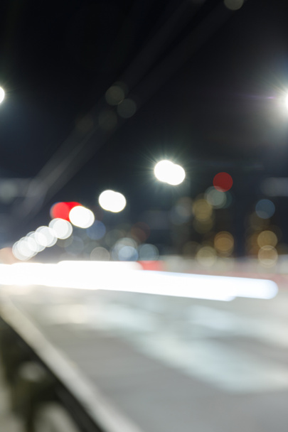 larga exposición de luces brillantes en la carretera por la noche en la ciudad
 - Foto, Imagen