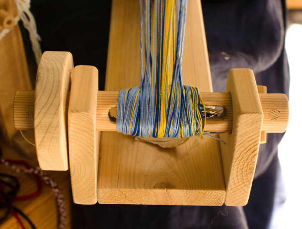 Weaving loom with fibers multicolored - Photo, Image