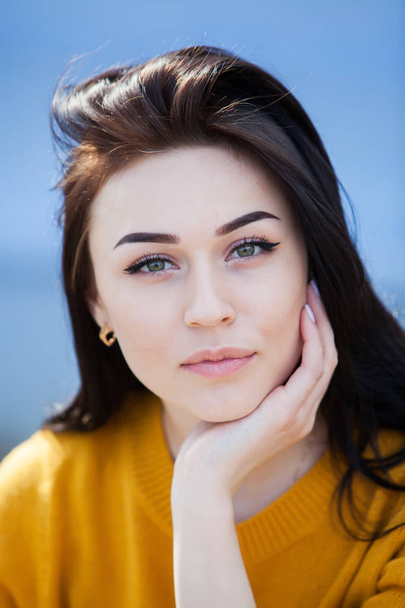 Beauty fashion portrait of young beautiful brunette girl with long black hair and green eyes. Beauty portrait of female face with natural skin. - Φωτογραφία, εικόνα